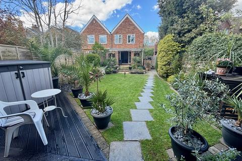 Mafeking Road, Wraysbury... 4 bed semi