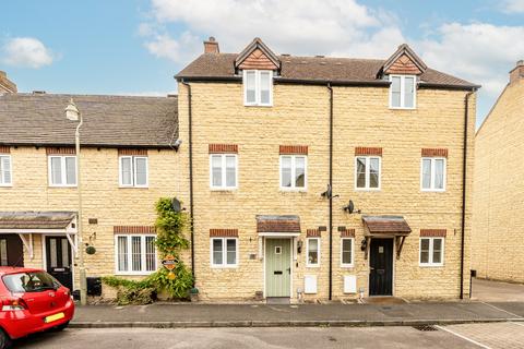 Russett Avenue, Carterton... 4 bed townhouse for sale