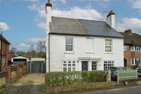 Hale Road, Farnham, Surrey, GU9 3 bed semi