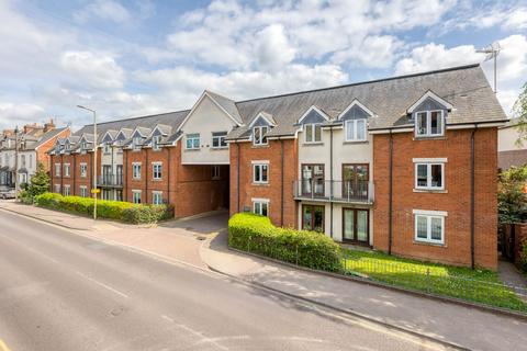 Walsworth Road, Hitchin SG4 2 bed flat for sale
