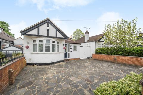 Hollies Avenue, West Byfleet, KT14 2 bed bungalow for sale
