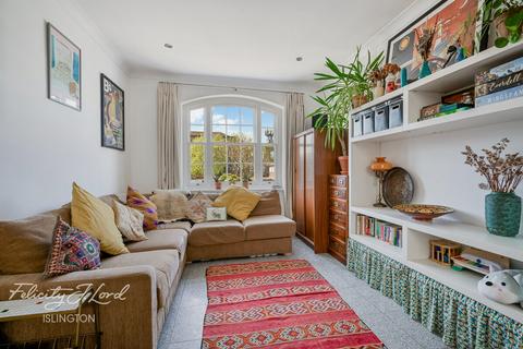 Davey Close, London 1 bed apartment for sale