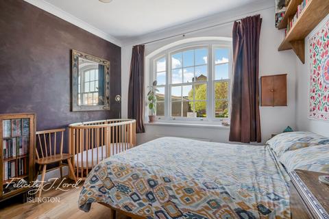 Davey Close, London 1 bed apartment for sale