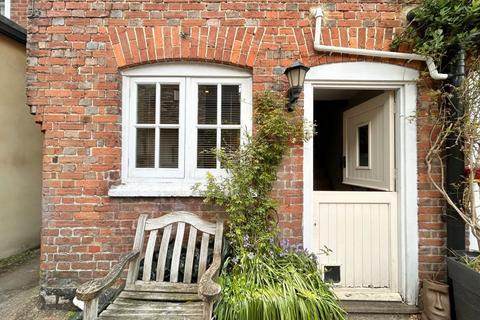 High Street, Ashford TN27 4 bed end of terrace house for sale