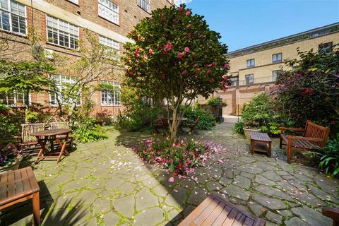 Chelsea Manor Gardens, SW3 1 bed flat for sale