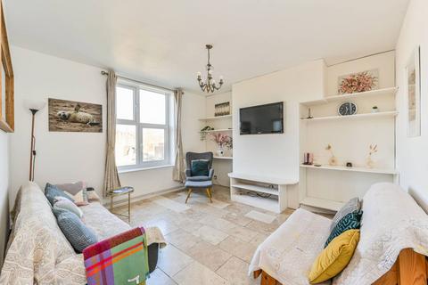 Goldsborough House, Clapham, London, SW8 3 bed flat for sale