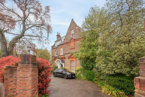 West Heath Road, Hampstead, London, NW3 3 bed flat for sale