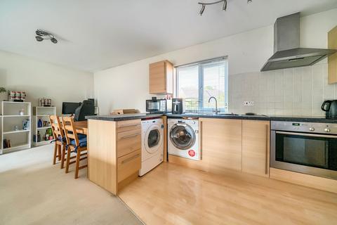 Skippetts Gardens, Basingstoke, RG21 3BY 2 bed flat for sale