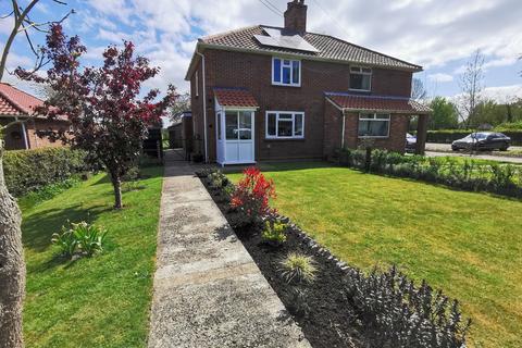 Globe Close, Norwich Road, Denton... 3 bed semi