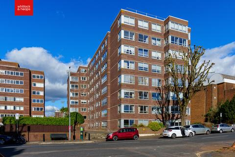 Sussex Court, Hove 3 bed flat for sale