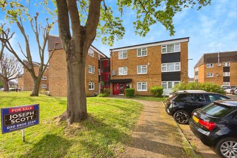 Buckingham Road, Edgware 2 bed flat for sale