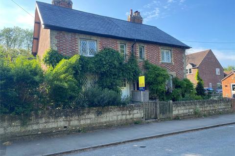 Church Street, Great Bedwyn... 3 bed semi