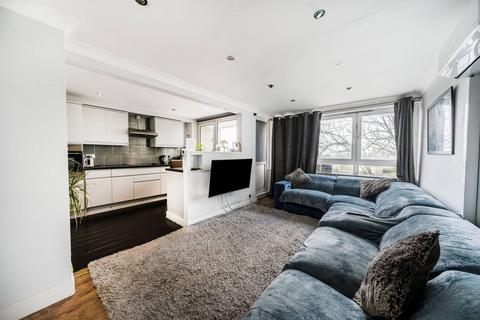 Flintmill Crescent, Kidbrooke... 2 bed flat for sale