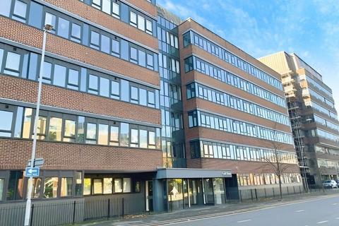 Farnsby Street, Swindon, SN1 5AH 1 bed flat for sale