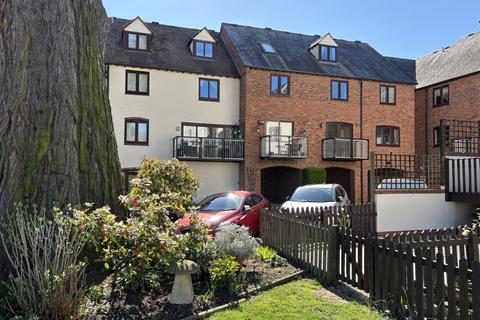 Monks Walk, Worcestershire WR11 3 bed terraced house for sale