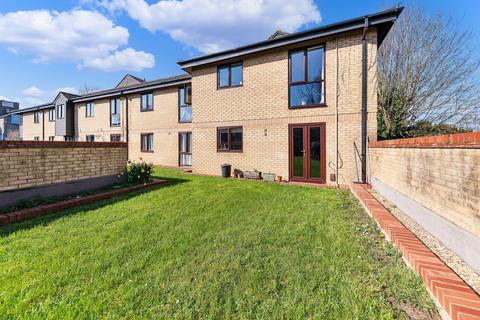 Old North Road, Royston SG8 2 bed flat for sale
