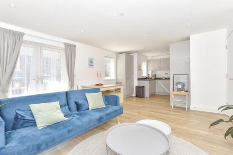 Anna Sewell Way, Chichester, West Sussex 2 bed ground floor flat for sale
