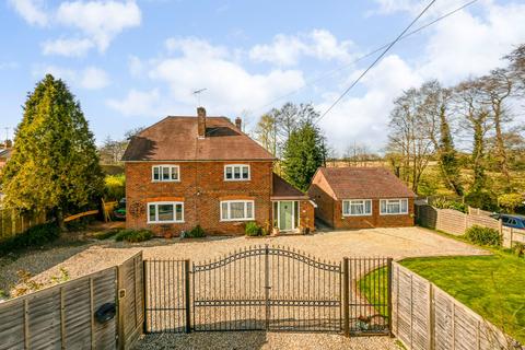 Appledore Road, Kenardington... 3 bed detached house for sale