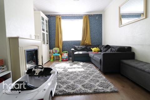 Amidas Gardens, Dagenham 2 bed terraced house for sale