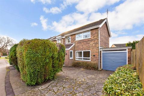 Guildford Place, Chichester 3 bed detached house for sale