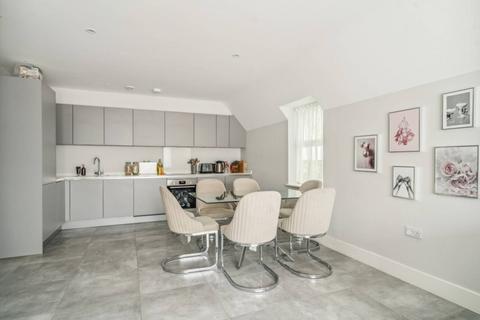 Ellam Court, Bushey, WD23 2 bed flat for sale