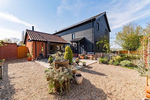 Paynes Hill, Harleston IP20 3 bed detached house for sale