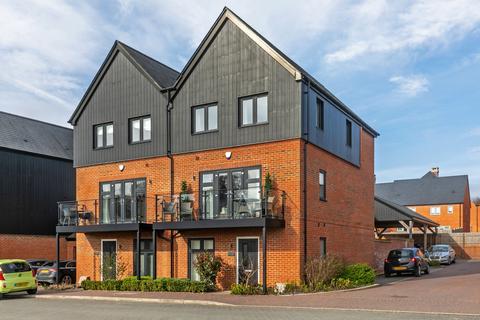 Granadiers Road, Winchester, SO22 4 bed semi