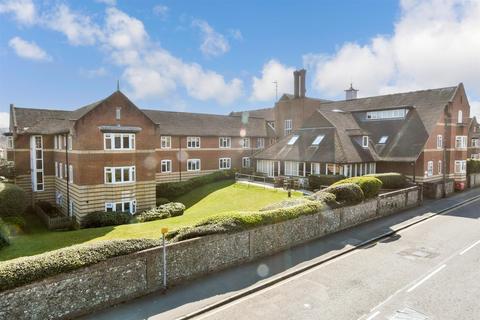 Station Road, Dorking, Surrey 2 bed flat for sale
