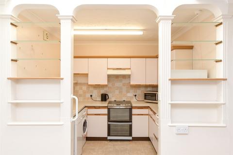 Station Road, Dorking, Surrey 2 bed flat for sale