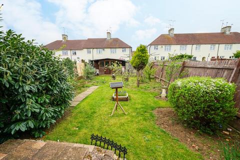 Broomhills Road, Leighton Buzzard 2 bed maisonette for sale