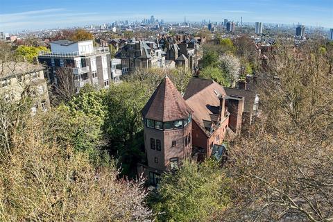 Fitzjohns Avenue, Hampstead, London, NW3 3 bed penthouse for sale