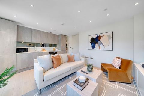 Seven Sisters Road, London N7 3 bed flat for sale