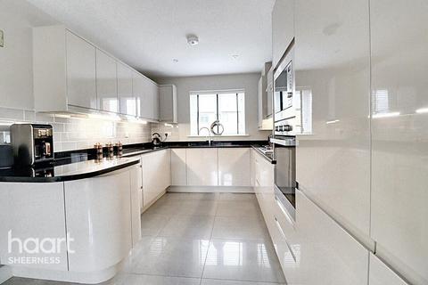 4 bedroom semi-detached house for sale