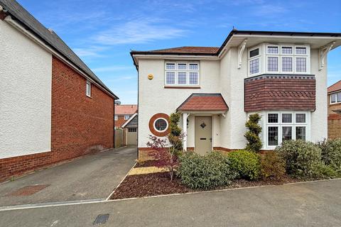 Kestrel Grove, Luton LU1 3 bed detached house for sale