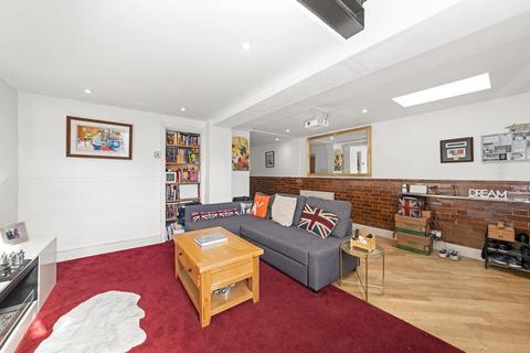 Asylum Road, Peckham, London, SE15 3 bed end of terrace house for sale
