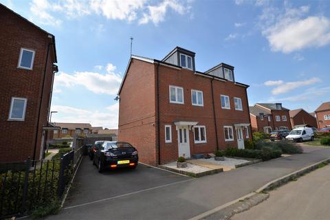 Bramley Road, Aylesbury 3 bed semi