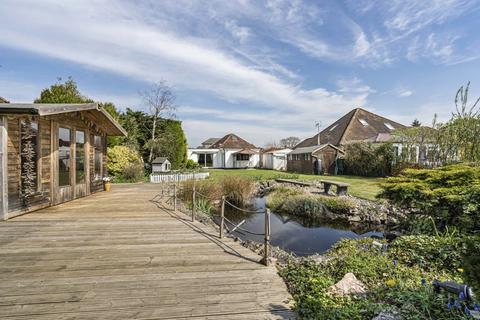 Downsview Avenue, Woking, Surrey, GU22 4 bed detached house for sale