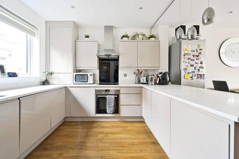 Reynard Way, Brentford, TW8 3 bed detached house for sale