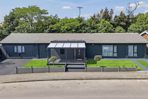 Long Green, Chigwell IG7 4 bed detached bungalow for sale