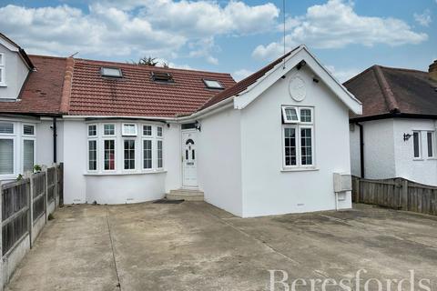 Belmont Road, Hornchurch, RM12 5 bed bungalow for sale