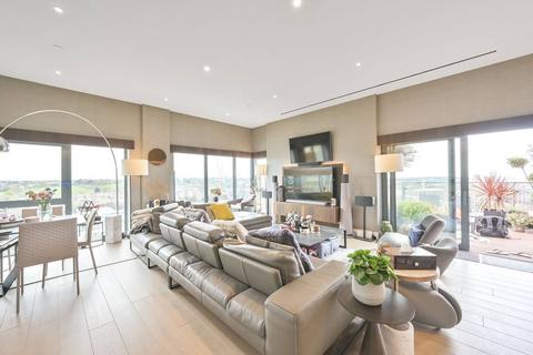 Beaufort Square, Colindale, London, NW9 4 bed flat for sale