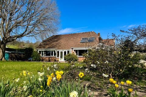 Foxwell Lane, Newton Abbot TQ12 3 bed detached bungalow for sale