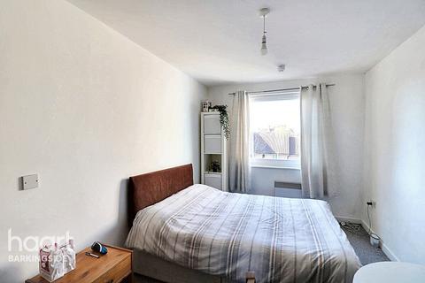Royal Crescent, Newbury Park 1 bed apartment for sale