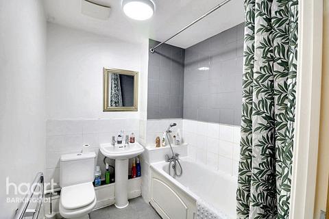 Royal Crescent, Newbury Park 1 bed apartment for sale