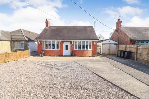 Newton Road, Rushden NN10 3 bed detached bungalow for sale