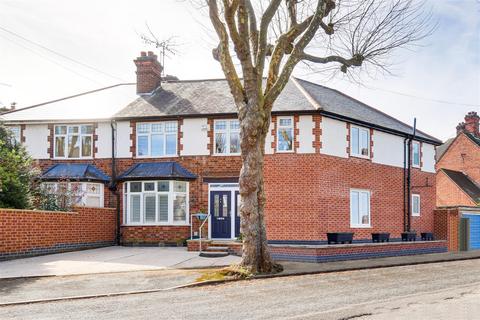 Woodland Grove, Woodthorpe NG5 6 bed semi
