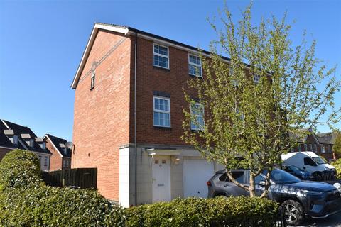 The Avenue, Starbeck, Harrogate, HG1 4QG 3 bed end of terrace house for sale