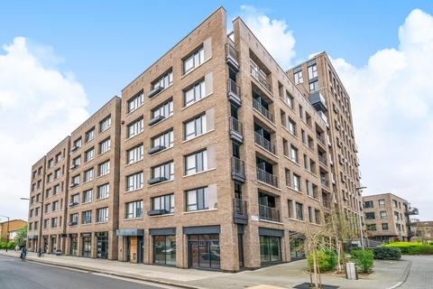 Plough Way, Surrey Quays, London, SE16 3 bed flat for sale