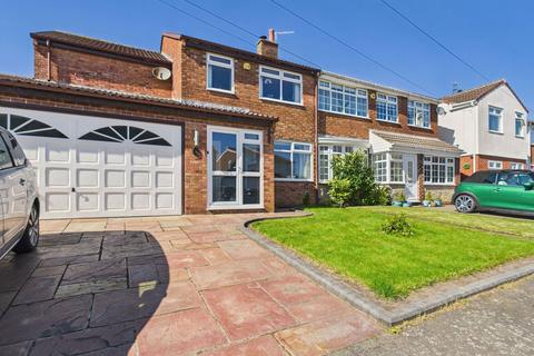 Delph Park Avenue, Aughton, L39 5DE 3 bed semi