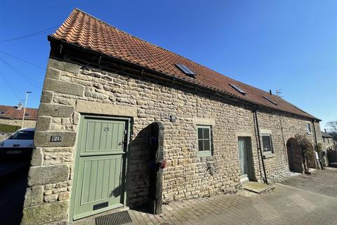 High Street, Scarborough YO13 3 bed semi